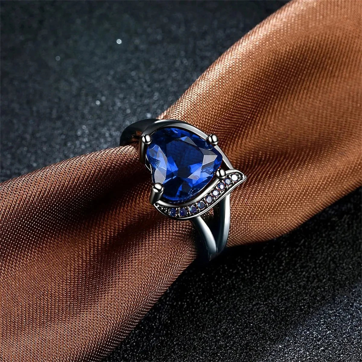 Couple Romantic  Rings Women Heart Blue Rhinestones Zircon Ring Men Stainless Steel Celtic Dragon Ring